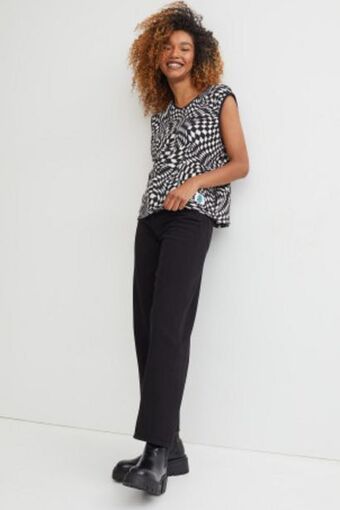 H&M Fleece sweater vest offer