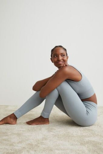 H&M Seamless leggings offer