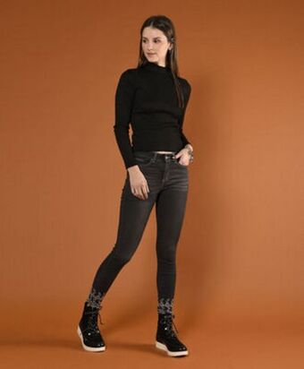Tricot Jeans tiro medio skinny fit oferta