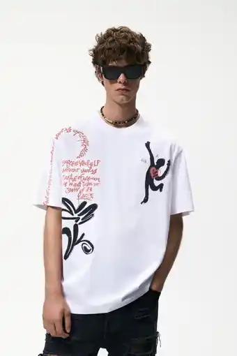 Zara Camiseta estampado graffiti oferta