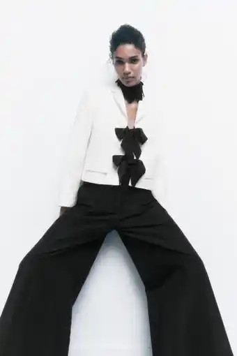Zara Blazer corta lazos contraste oferta
