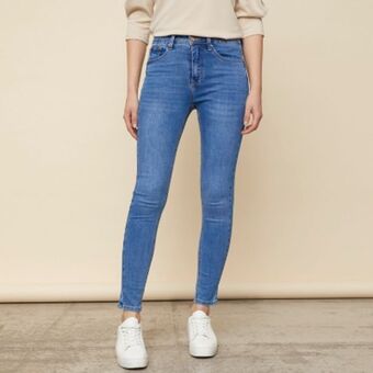 Falabella Basement jeans push up tiro medio mujer oferta
