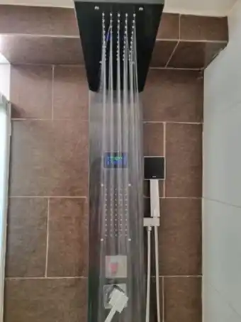 Falabella Columna de ducha con panel digital de temperatura oferta