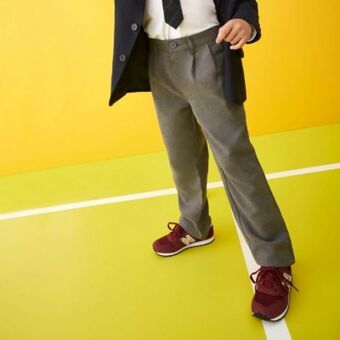 Falabella Holley pantalón escolar, 65% poliester 35% viscosa, fit regular, pretina trasera elasticado en tallas 4 a 10 años, 2 bolsillo oferta