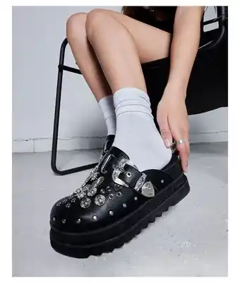 C Moran Zuecos mujer 9002 cuero tachas oferta
