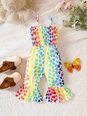 Shein bebé mono de tirantes con estampado de corazón con fruncido bajo con fruncido