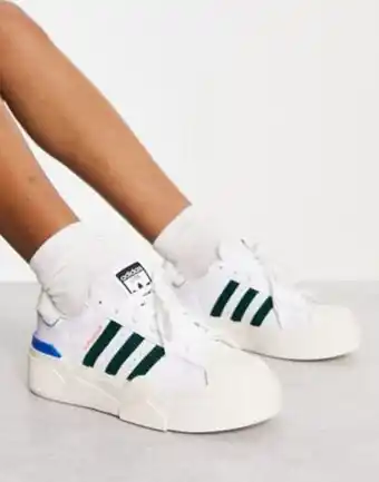 Asos Adidas originals superstar bonega 2b trainers in white and green oferta