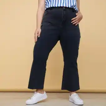 Falabella University club jeans flare tiro medio mujer oferta