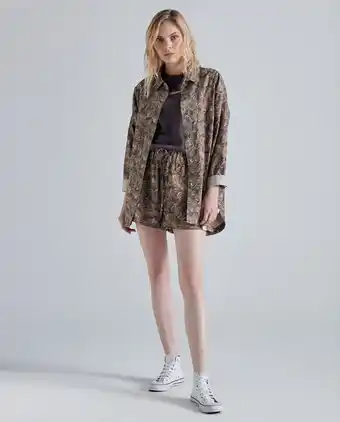Short corto estampado para mujer