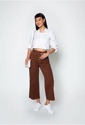 Jeans cropped tiro alto unicolor.