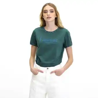 Camiseta para mujer manga corta cuello redondo con estampación frontal.