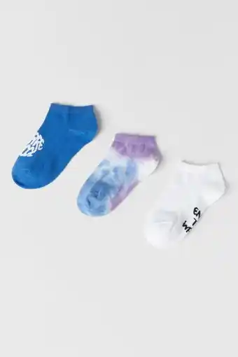 Zara Kids/ pack tres calcetines cortos tie dye y texto oferta