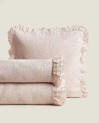 Zara Home Colcha gofrada volante bordado oferta