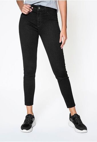 ELA Jean skinny basico negro tiro alto. oferta