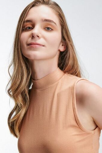 Koaj Camiseta, manga sisa, cuello alto, unicolor. oferta