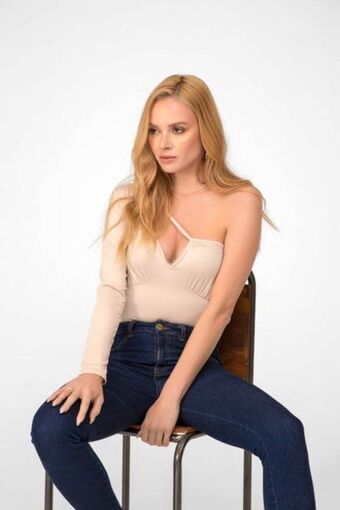 Carmel Body asimetrica amarillo oferta