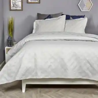 Cubrelecho repujado unicolor empaque vinilo gris claro