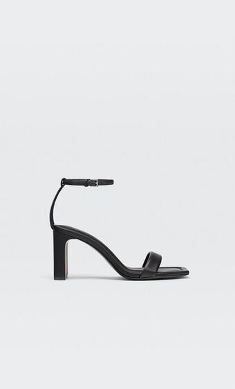 Stradivarius Sandalias tacón tira acolchada oferta