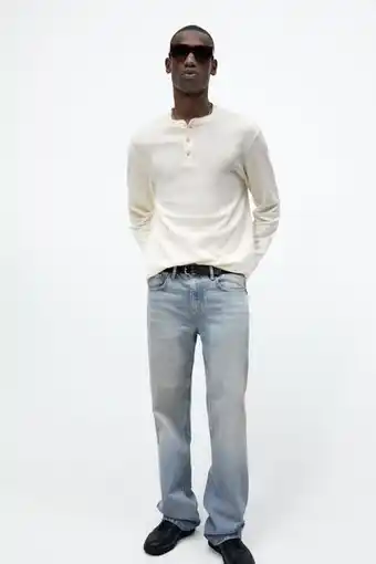 Zara Camiseta cuello botones oferta