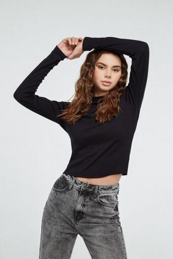 Koaj Camiseta manga larga, sin estampado y cuello alto. oferta