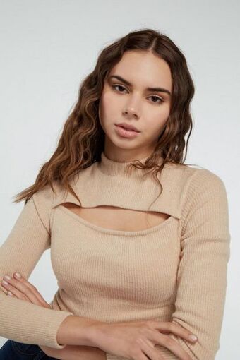 Koaj Camiseta manga larga, sin estampado y cuello alto. oferta