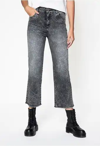 ELA Jean cropped tiro alto en lavado acid. oferta