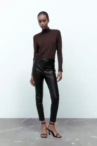 Zara Leggings efecto piel bajo cremalleras oferta