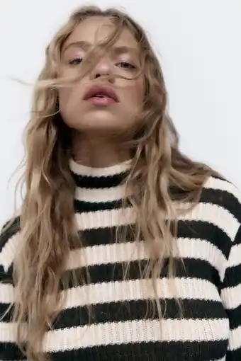 Zara Top crop rayas oferta