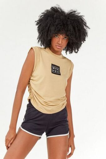 Koaj Camiseta croptop, cuello alto con elástico en costados y estampado en frente oferta