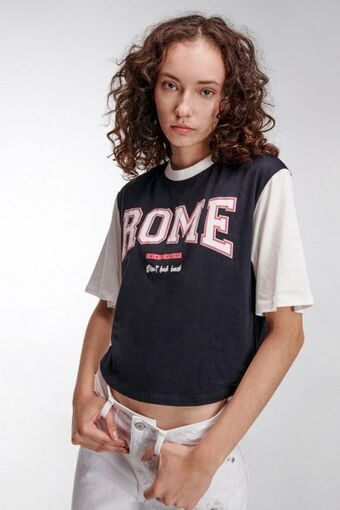 Koaj Camiseta manga corta con estampado en frente y mangas contraste. oferta