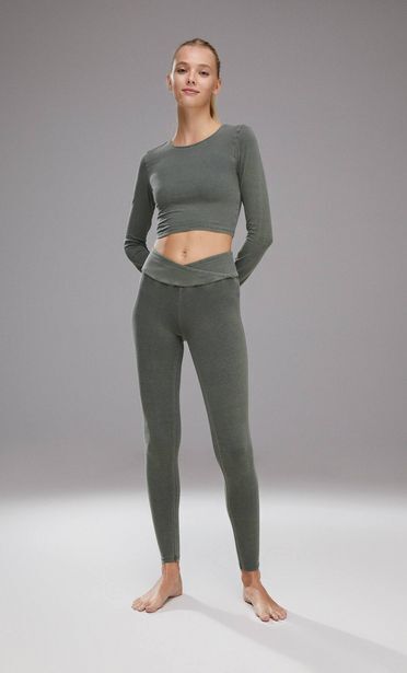 Stradivarius Legging deportivo cintura cruzada efecto lavado oferta