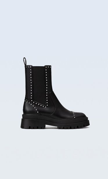 Stradivarius Botines planos chelsea tachas oferta