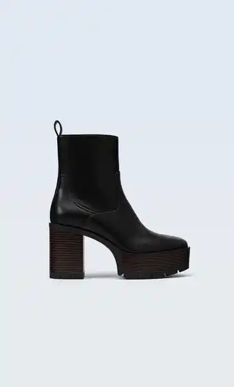 Stradivarius Botines tacón plataforma efecto madera oferta