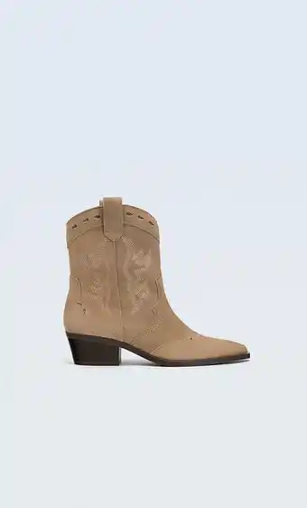 Stradivarius Leather cowboy ankle boots oferta