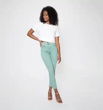 Jean cropped tiro alto con cinturón