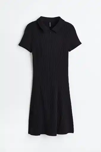 H&M Vestido acanalado con cuello oferta