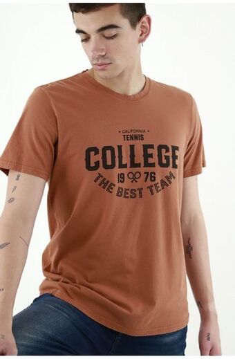 Tennis Camiseta café estampada para hombre oferta