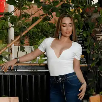 Emporium Jeans Blusa larga con mangas princesa y escote en “v” oferta