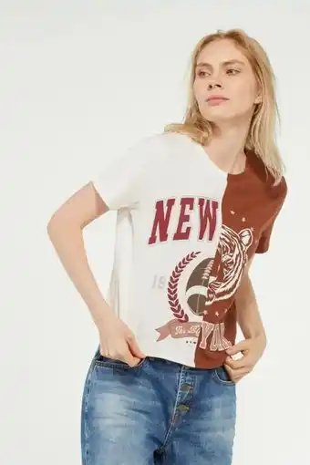 Koaj Camiseta femenina, manga corta, corte central en contraste y estampado college sobre el frente. oferta