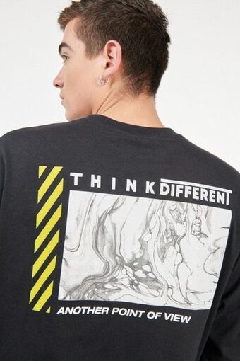 Koaj Camiseta, manga larga, con estampado en frente. oferta