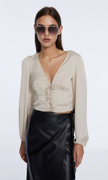 blusa saten cuello pico stradivarius