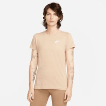 Sportline Camiseta nike sportswear club de mujer oferta