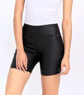 Lia short biker en cuerina licrada estampado typer typer