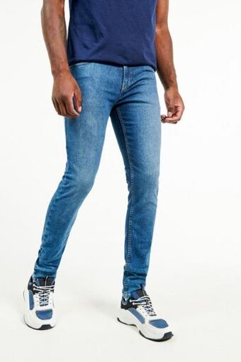 Koaj Jean skinny fit tiro bajo sin rotos. oferta