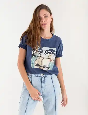 Camiseta estilo desgastado