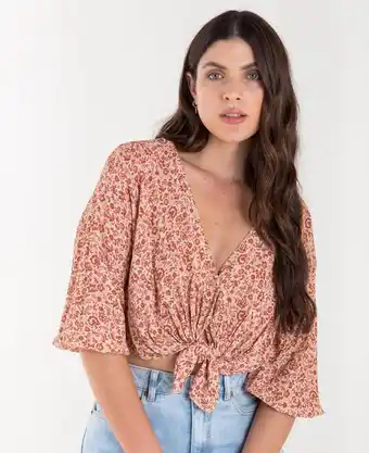 Naf Naf Camisa estampada cuello en v para anudar oferta