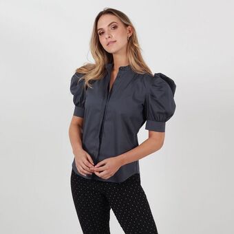 Fuera de Serie Blusa cuello neru manga corta oferta