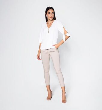 Studio F Blusa manga 3/4 anudada y con escote en oferta