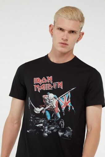 Koaj Camiseta negra con estampado de iron maiden y manga corta oferta