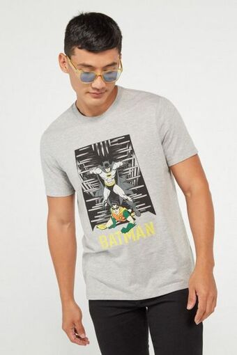 Koaj Camiseta gris medio manga corta con estampado de batman en frente oferta